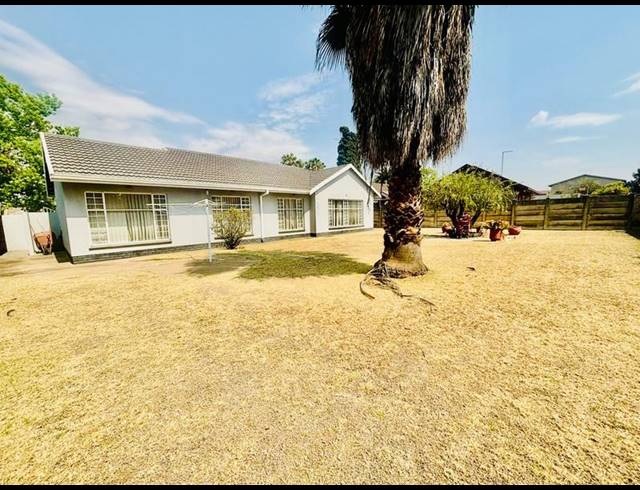 3 BEDROOM HOUSE FOR SALE IN VANDERBIJLPARK CE 3